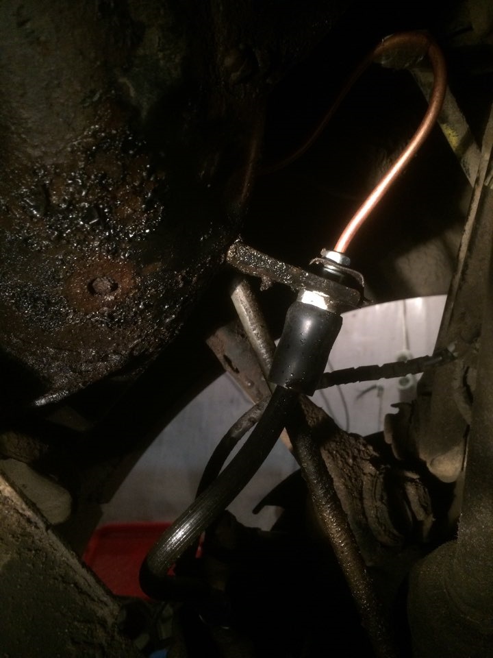 Замена задней тормозной трубки и шланга — BMW 1 series (E81/E87), 2 л ...