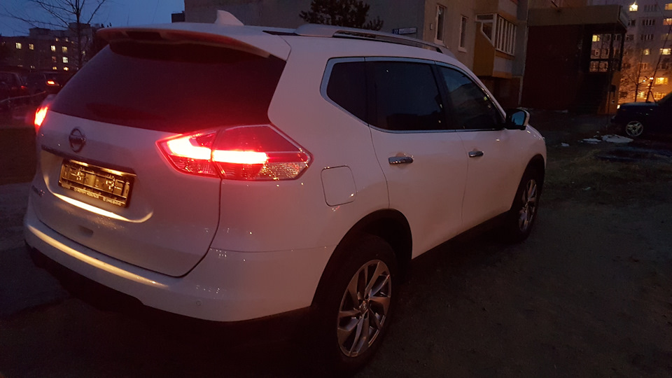 Nissan X-Trail 2.5 《Лисс@н》