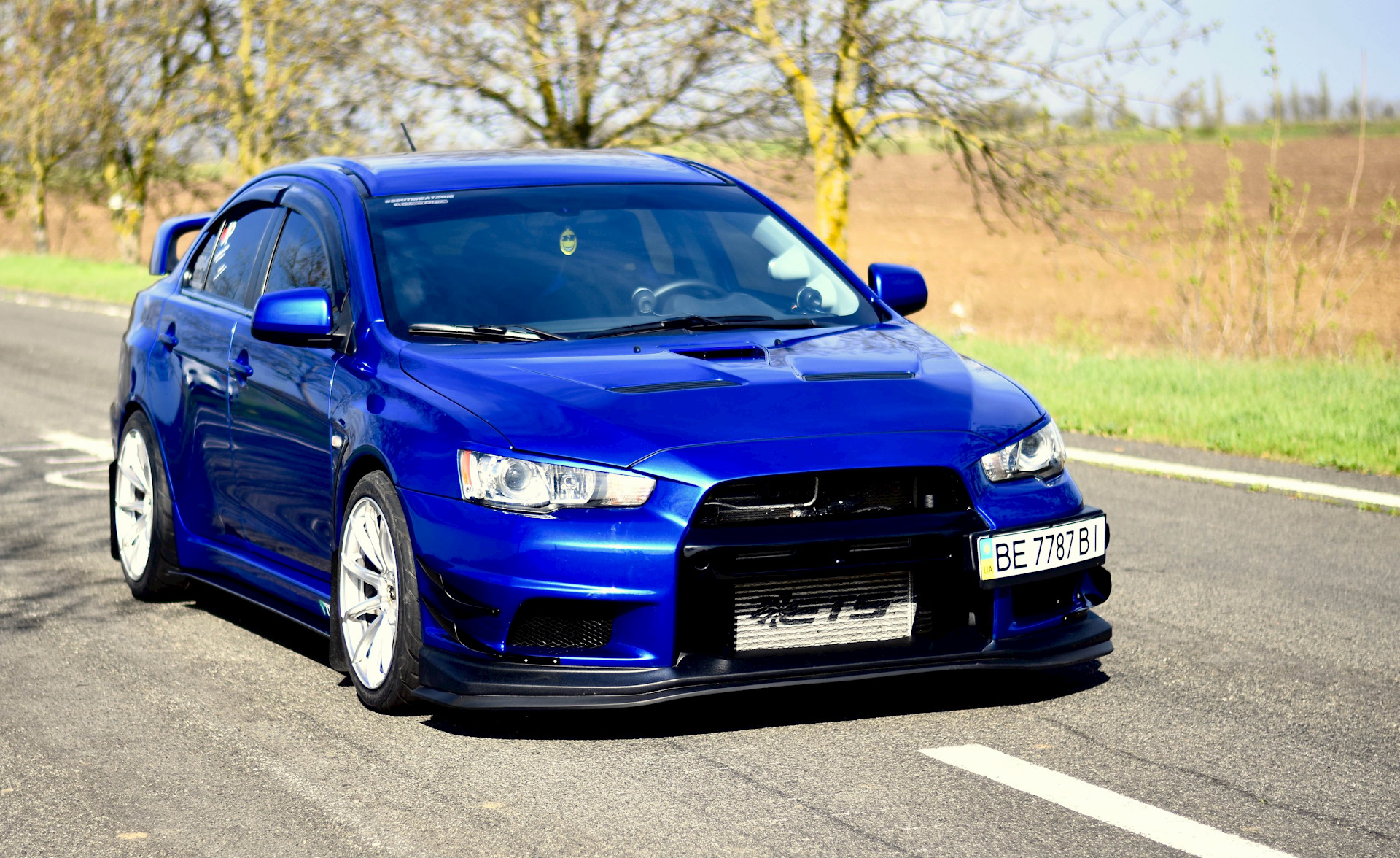 Galant fortis и лансер 10. Митсубиси лансер эволюшн. Mitsubishi lancer evolution 10 красный. Mitsubishi lancer evolution x. Mitsubishi lancer evolution 10 2015.