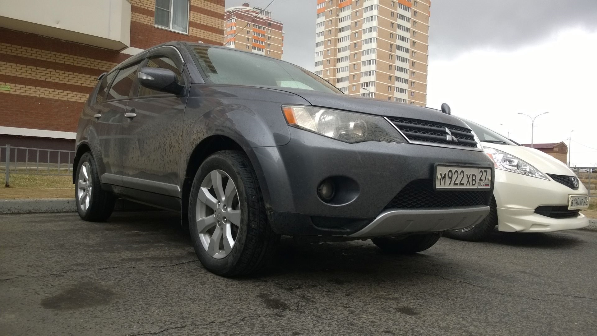 Аут 1. Аутлендер ХЛ 2.4 диски. Mitsubishi 225 60 18. Mitsubishi Outlander XL серый без колеса. Outlander XL 2011 шины 235 55 18.