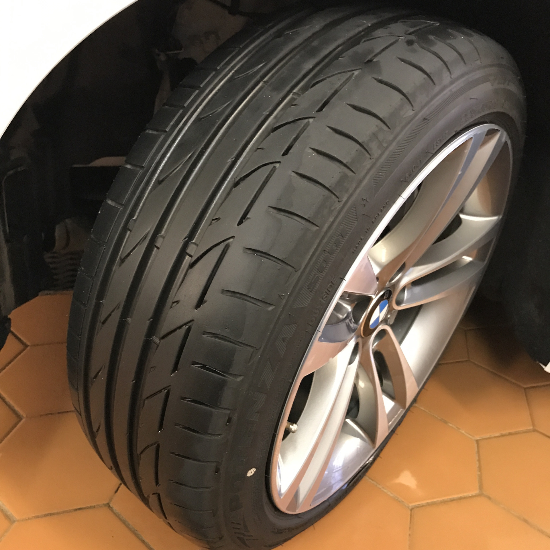 Runflat r19. Бриджстоун Потенза s001 225/45/17. Potenza s001 235 55 r17. Potenza s001 215/45 r17. 225 45 R19.