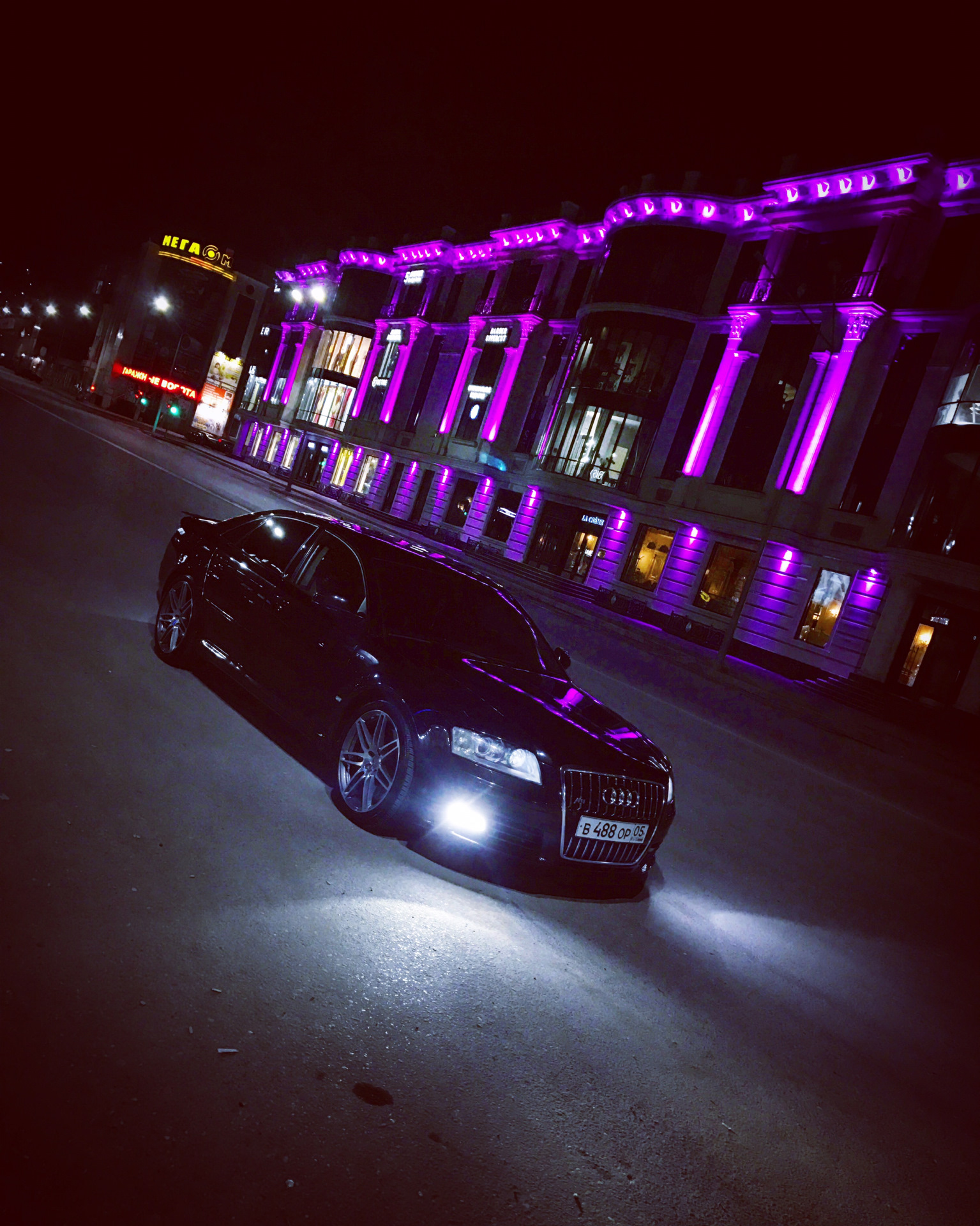 Красивая машина ночью. Ночные покатушки на Audi a6. Ауди а6 ночью. Машина ночью. Крутые машины ночью.