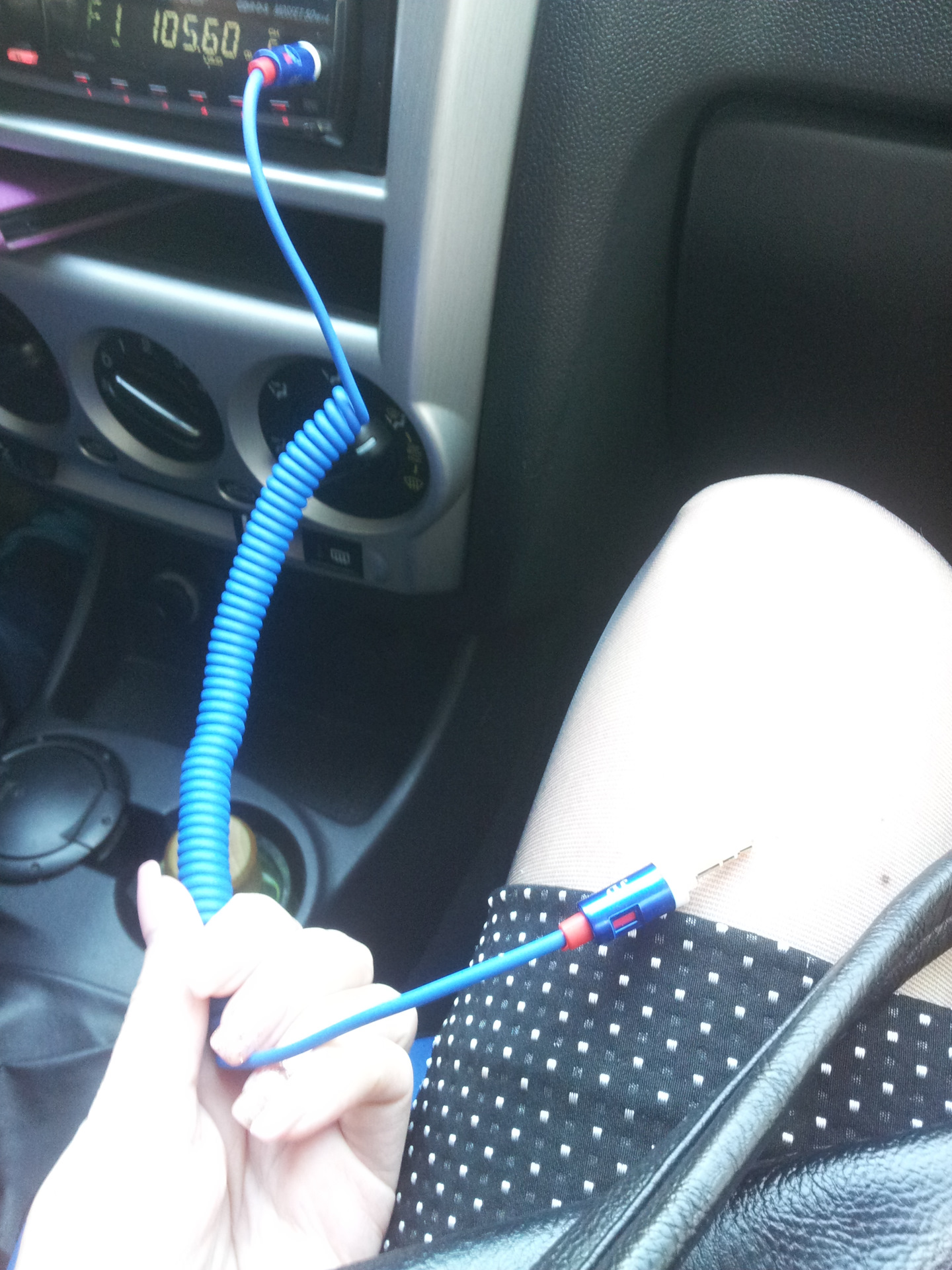 Хендай аукс. Hyundai Getz aux. USB aux Hyundai Getz. Разъем USB В Hyundai Getz. Юсб разъемы в Хендэ Гетц.