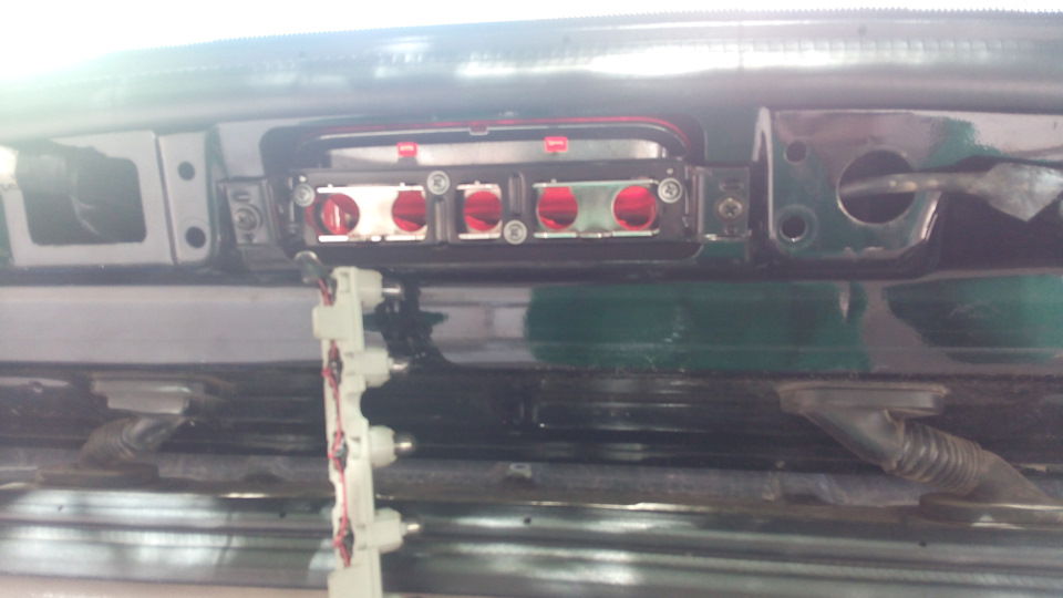 Замена ламп в доп.стоп сигнале — KIA Sorento (1G), 2,5 л, 2002 года ...