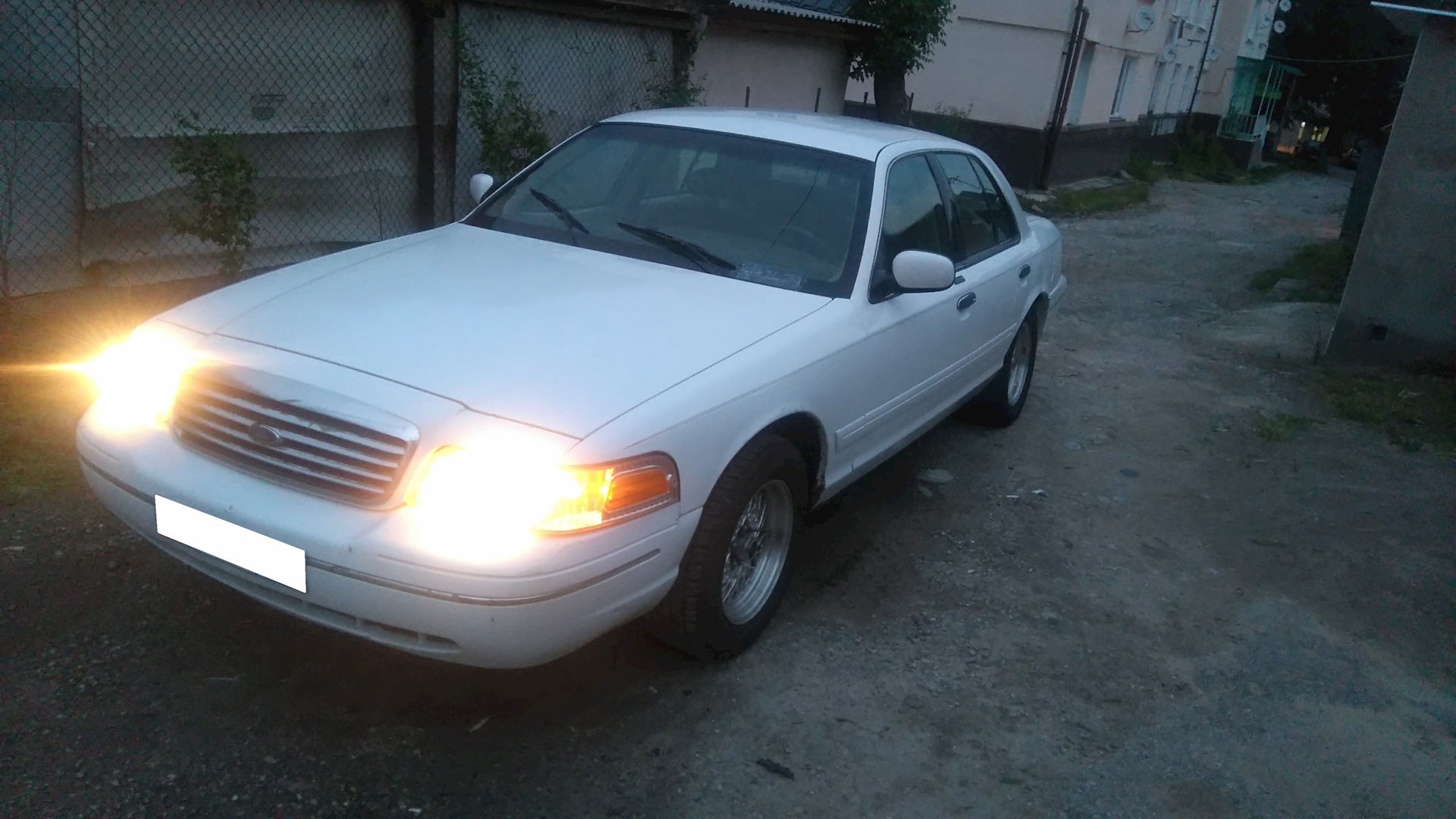 Ford Crown Victoria 4.6 бензиновый 1998 | на DRIVE2