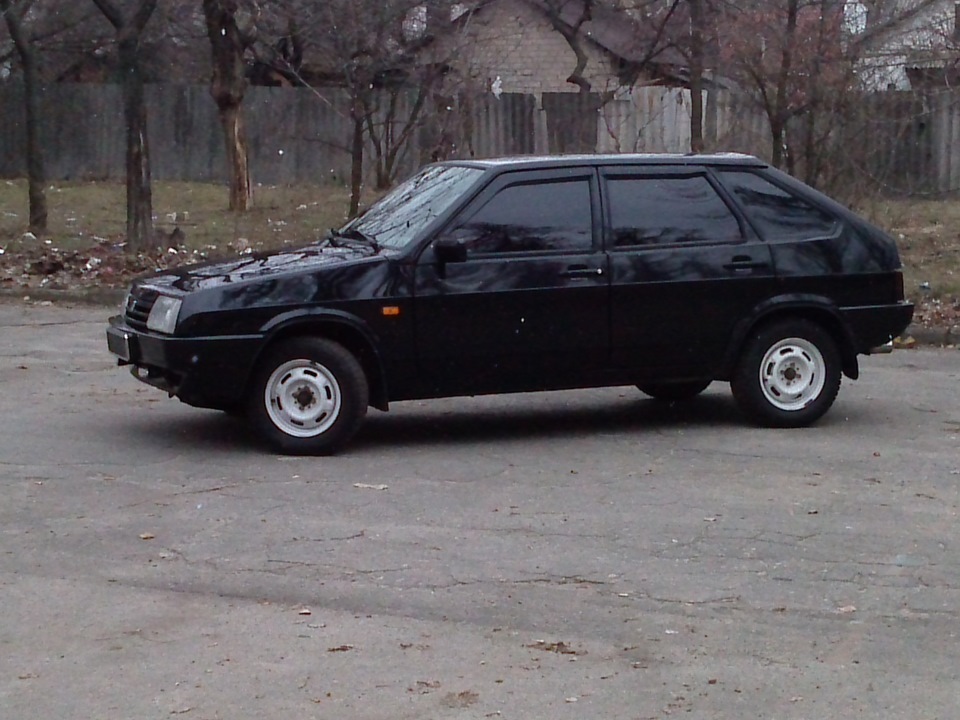 Ваз 2109 поменяю. Лада 2109 черная. ВАЗ 2109 черная -90. Lada 2109 черная. ВАЗ 09 черная.