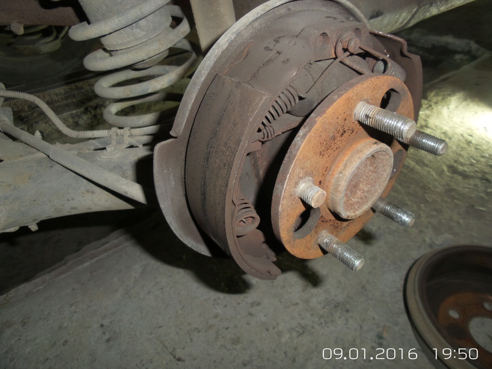 Замена шпилек на задней ступице. — Pontiac Grand Am, 2,4 л, 1996 года ...