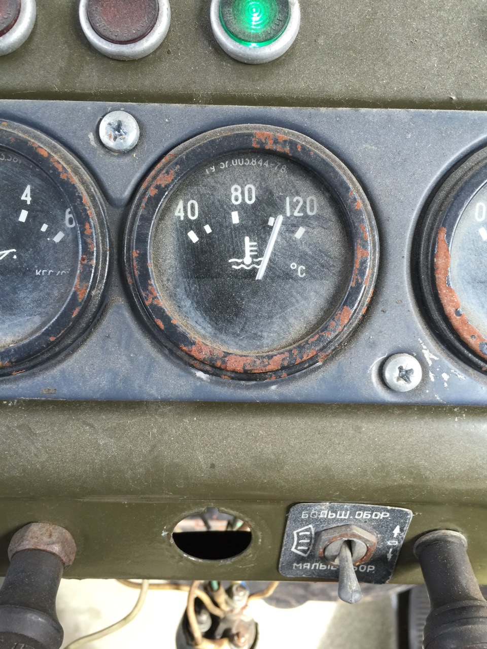 трансмиссионное масло уаз патриот в мосты. масло моторное на уаз буханка 417. масло в уаз 469. моторное масло для уаз 469. масло на уаз патриот 409 двигатель.