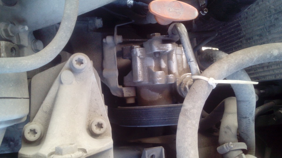 Насос FI009 — Peugeot 607. Запчасти на фото: FI009