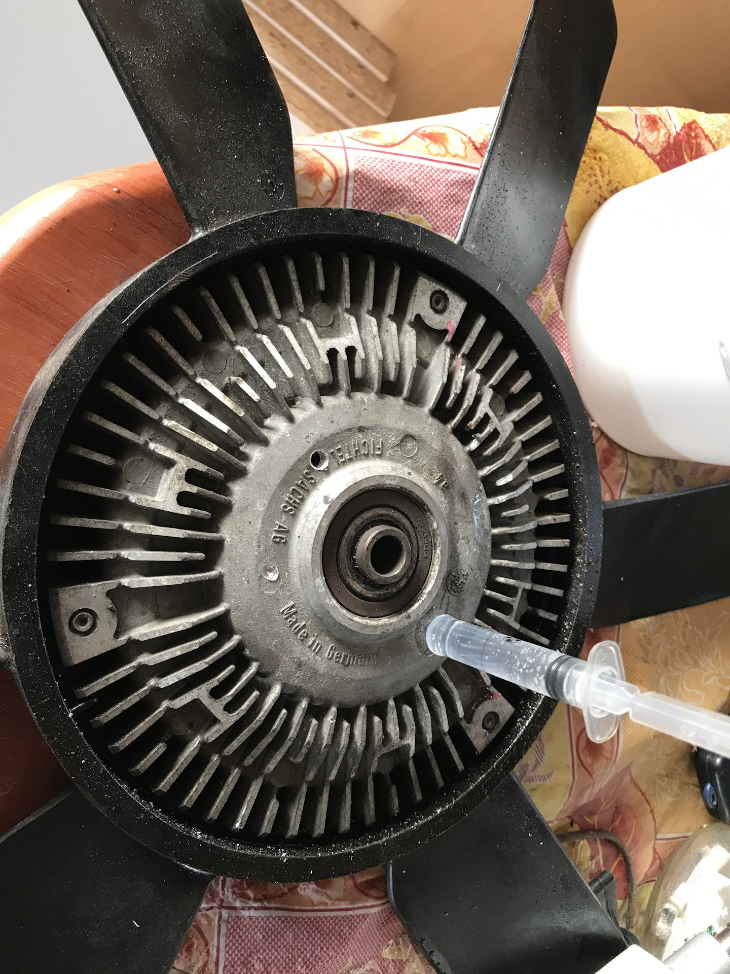 Эл. Вискомуфта вентилятора газ 2217. Как снять муфту вентилятора. Вискомуфта на уаз 469. Как снять муфту вентилятора.