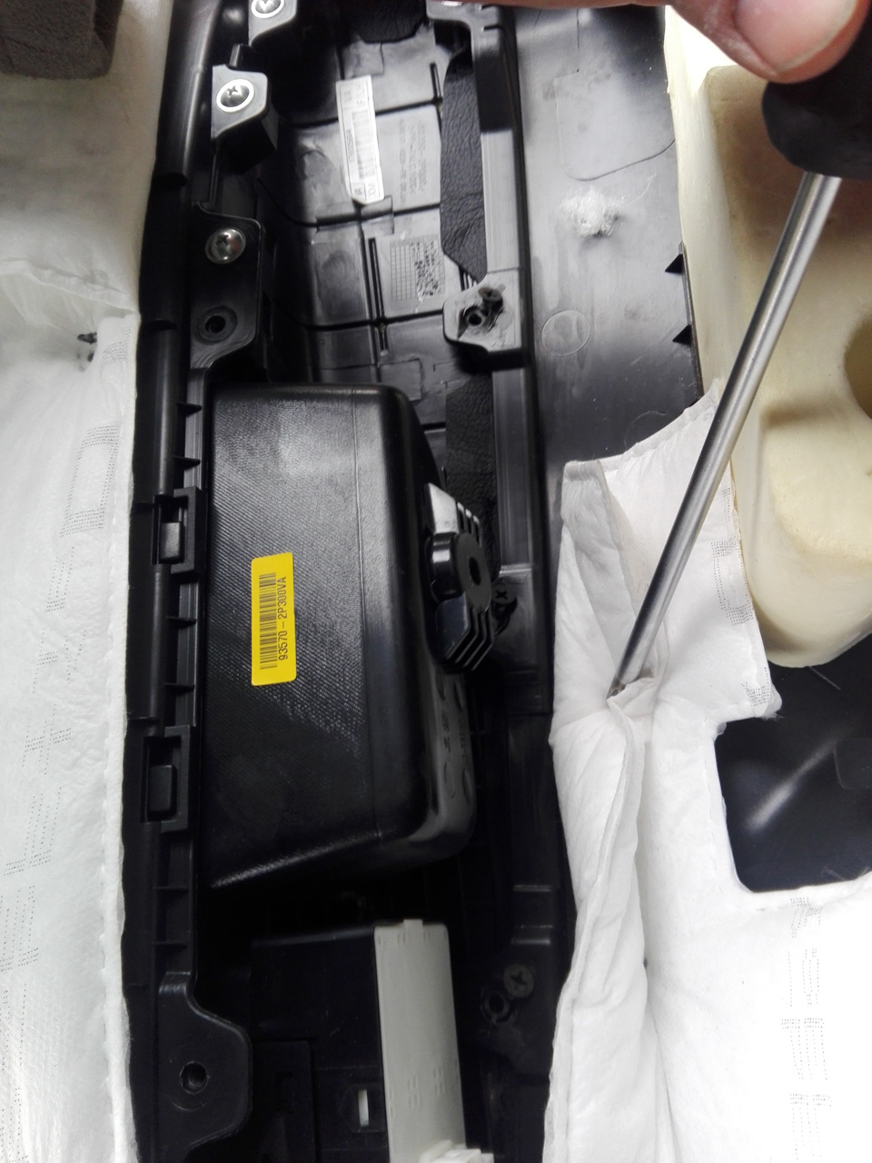 Фото в бортжурнале KIA Sorento (2G). Запчасти на фото: 935702P300VA