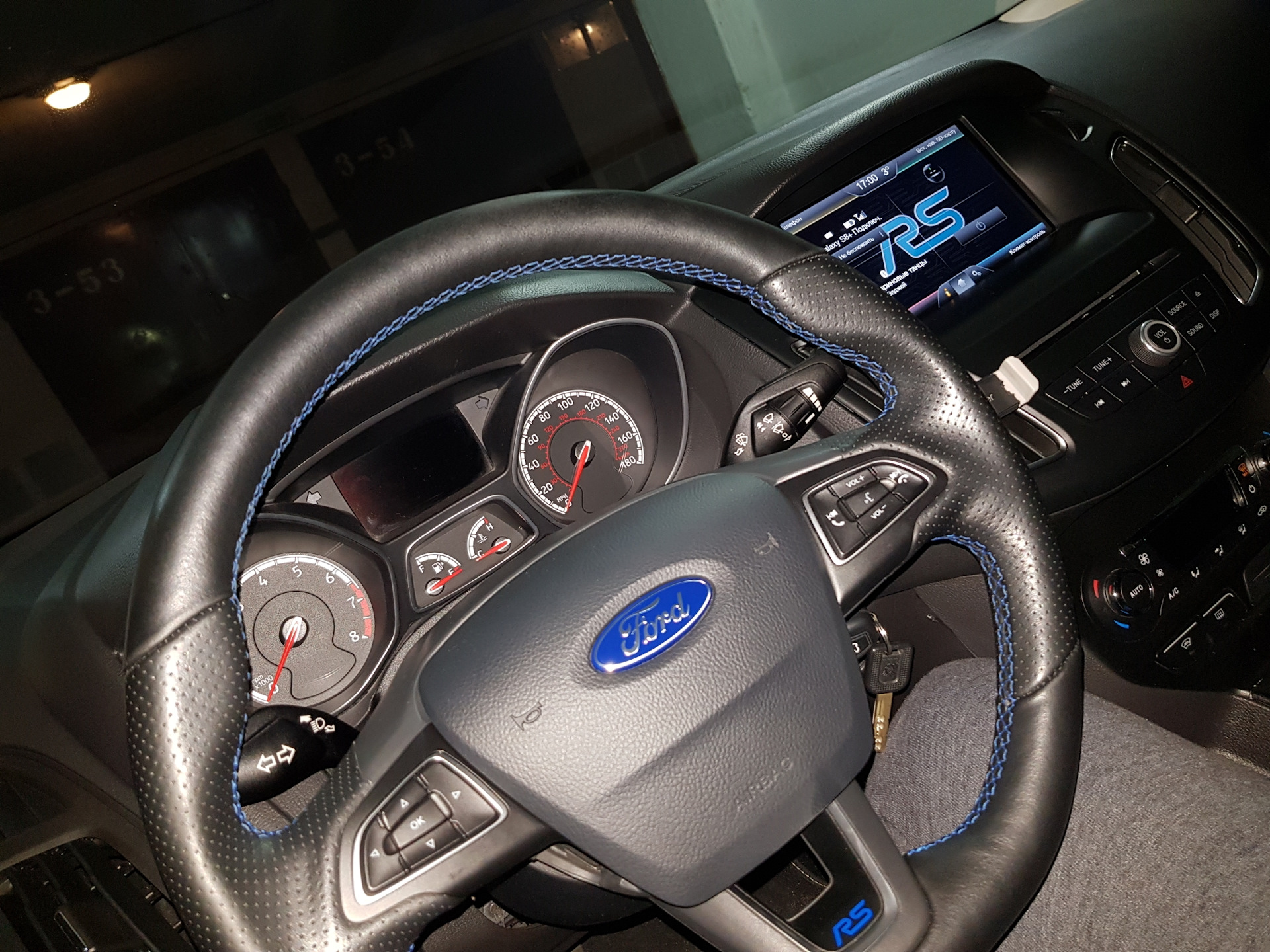 Руль форд фокус 3 рестайлинг st. Фокус 3 подогрев руля. Ford focus 3 рестайлинг. Фокус 1 кожаный руль. Подогрев руля форд фокус 3 рестайлинг.