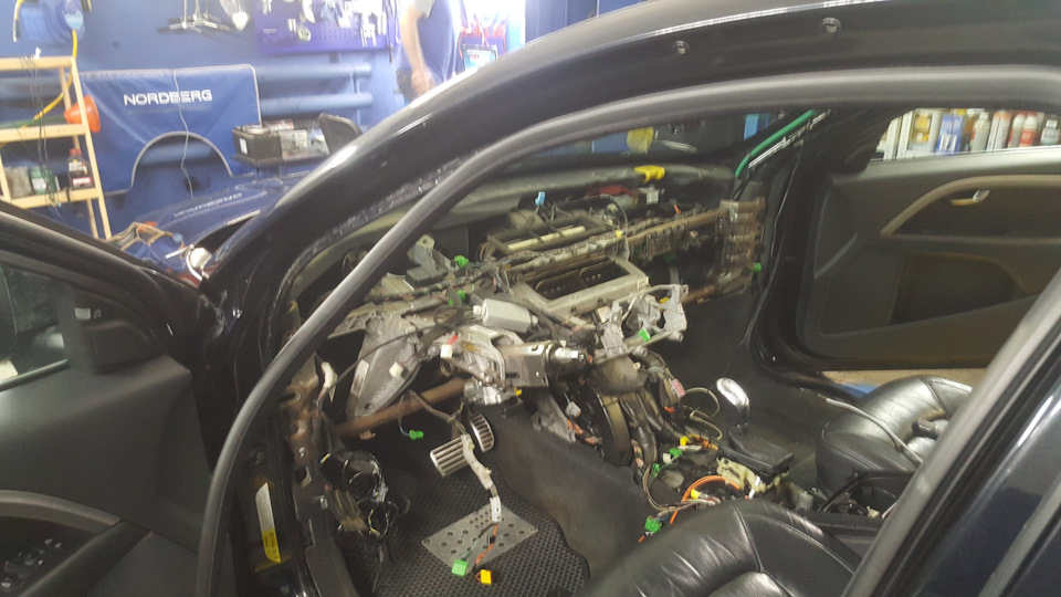 Фото в бортжурнале Volvo S80 (2G)