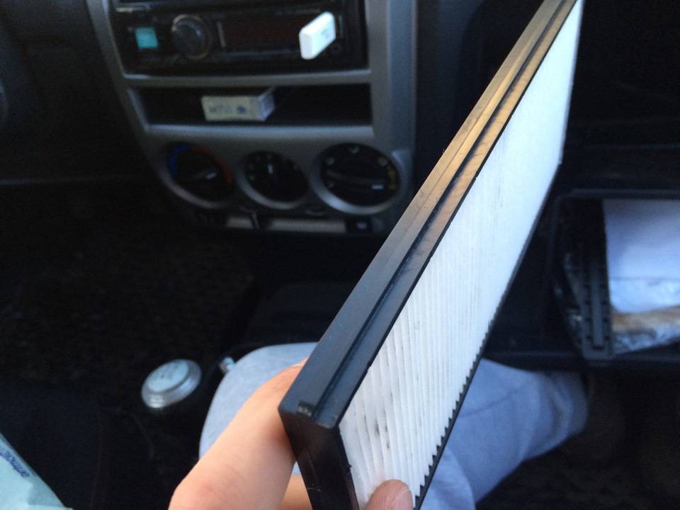 Замена салонного фильтра — Hyundai Getz, 1,6 л, 2005 года | расходники ...