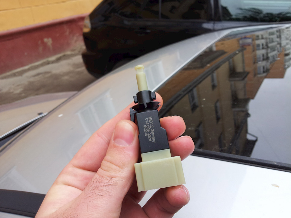 Замена лягушки (Датчика стоп-сигнала) — Mercedes-Benz C-class (W202), 2 ...