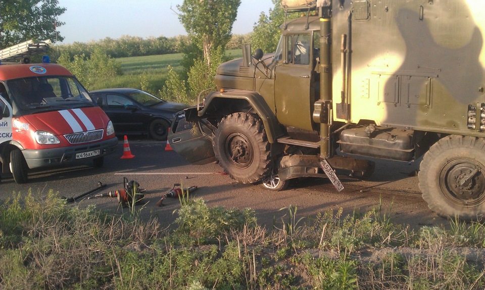 Давил камаз. Аварии на военной технике. ДТП С участием военных автомобилей.