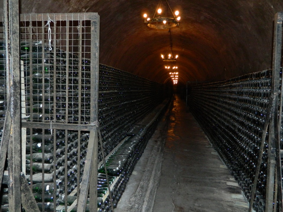 В погребах Абрау-Дюрсо. — УАЗ Patriot