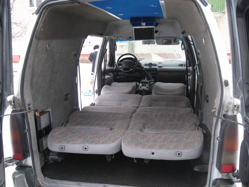 Nissan Serena c23 салон