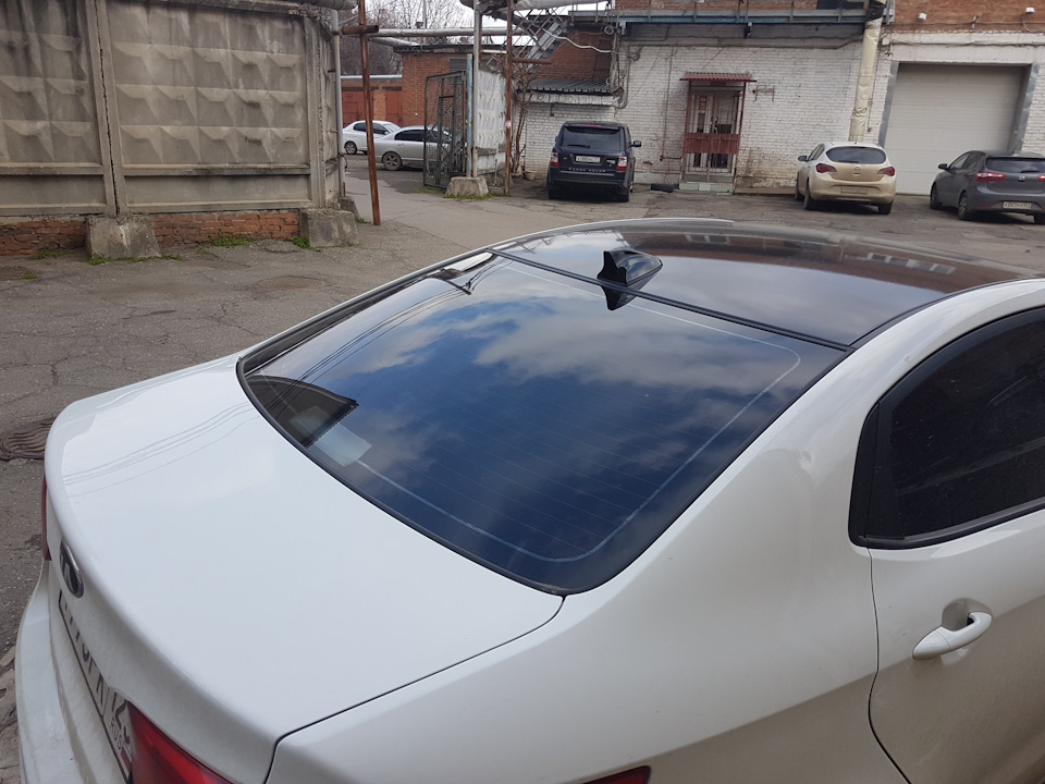 Со стороны — KIA Rio (3G)