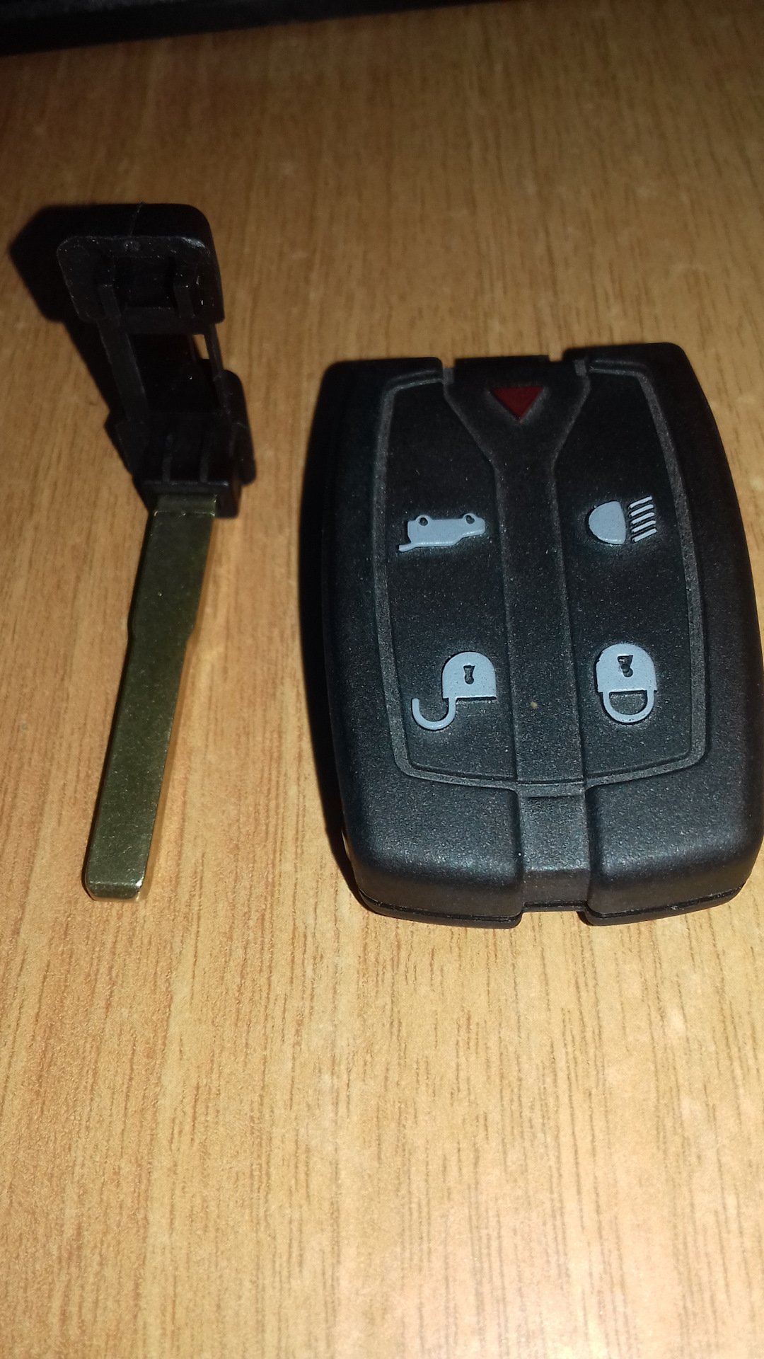 Как разобрать ключ фрилендер 2 Ключ - Land Rover Freelander 2, 2,2 л, 2007 года аксессуары DRIVE2