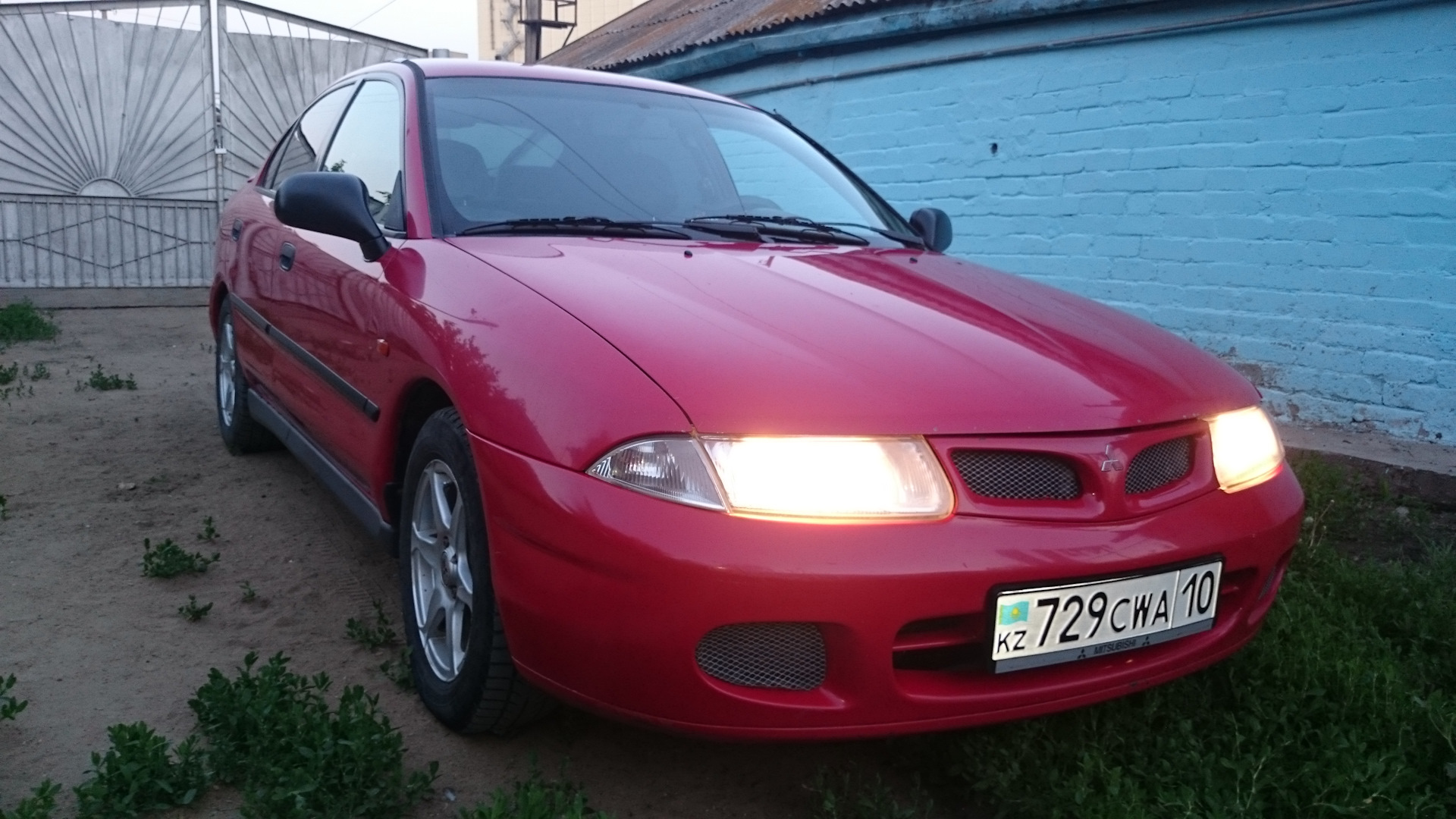 Mitsubishi Carisma 1.6 бензиновый 1998 | на DRIVE2