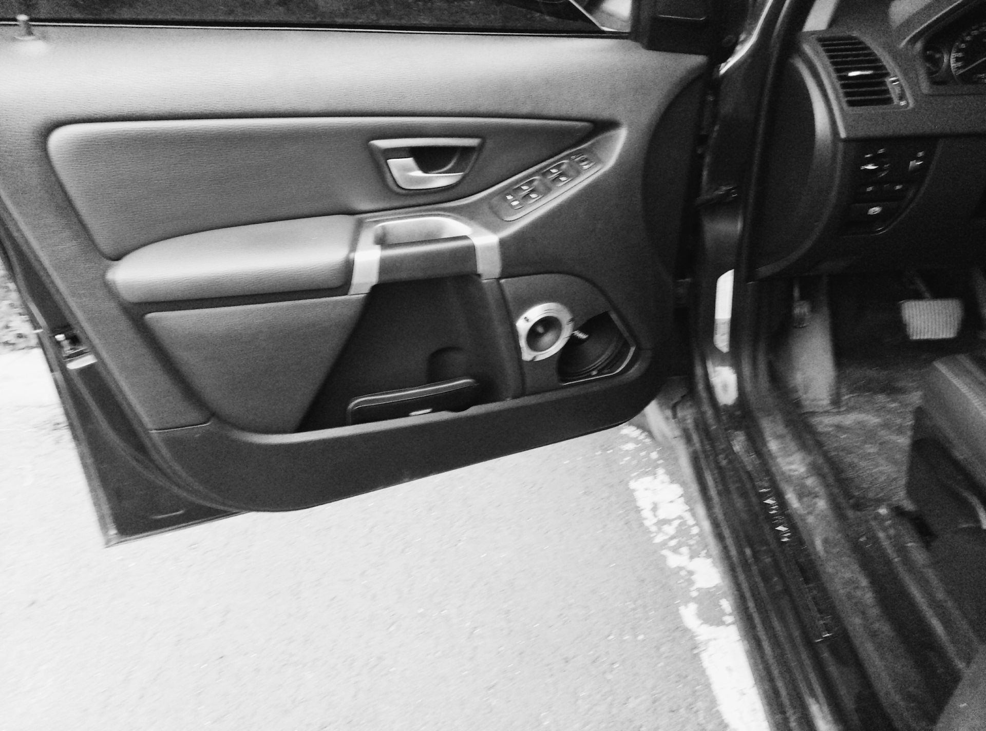 Установка динамиков 6,5" и рупоров в передние двери — Volvo XC90 (1G ...