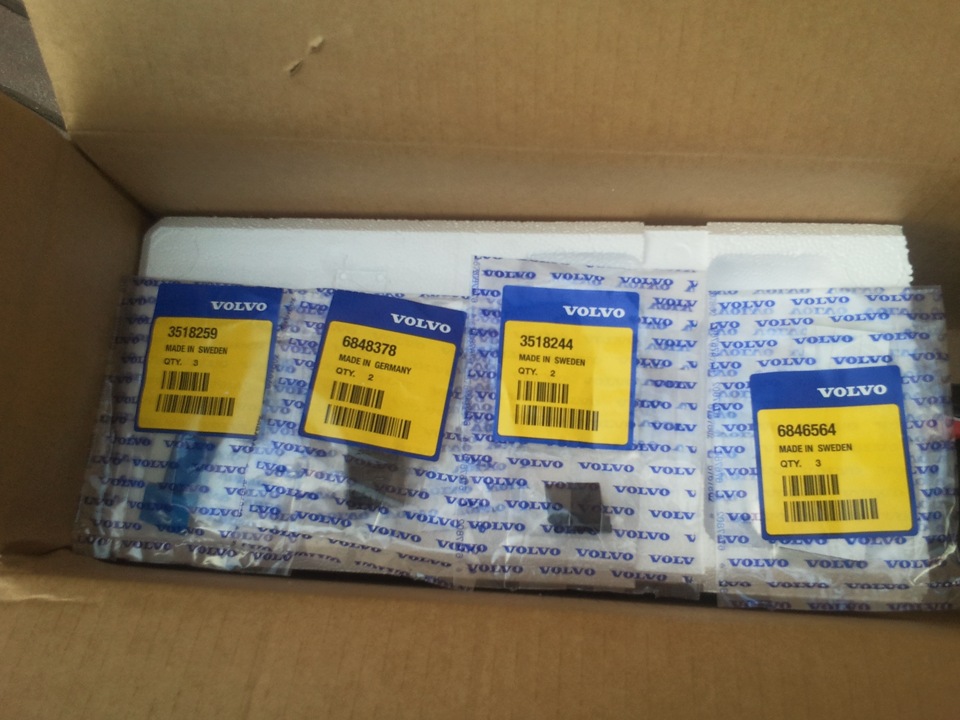 Поменял лобовое и все молдинги, Также поменял рамку под дворниками