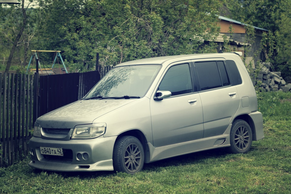 Nissan cube az10