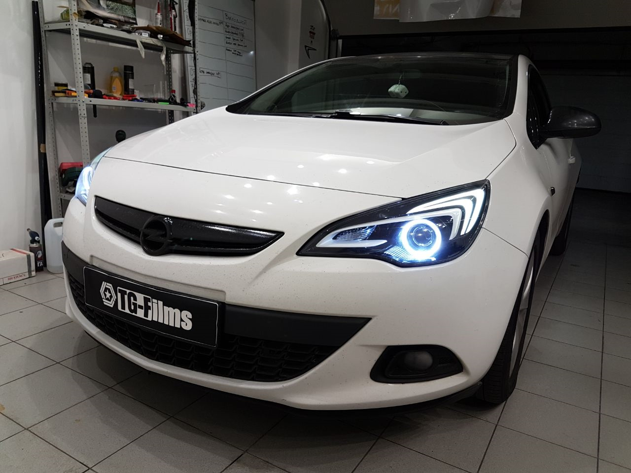 Фара опель j. Opel Astra j GTC оптика. Ангельские глазки на Opel Astra j.