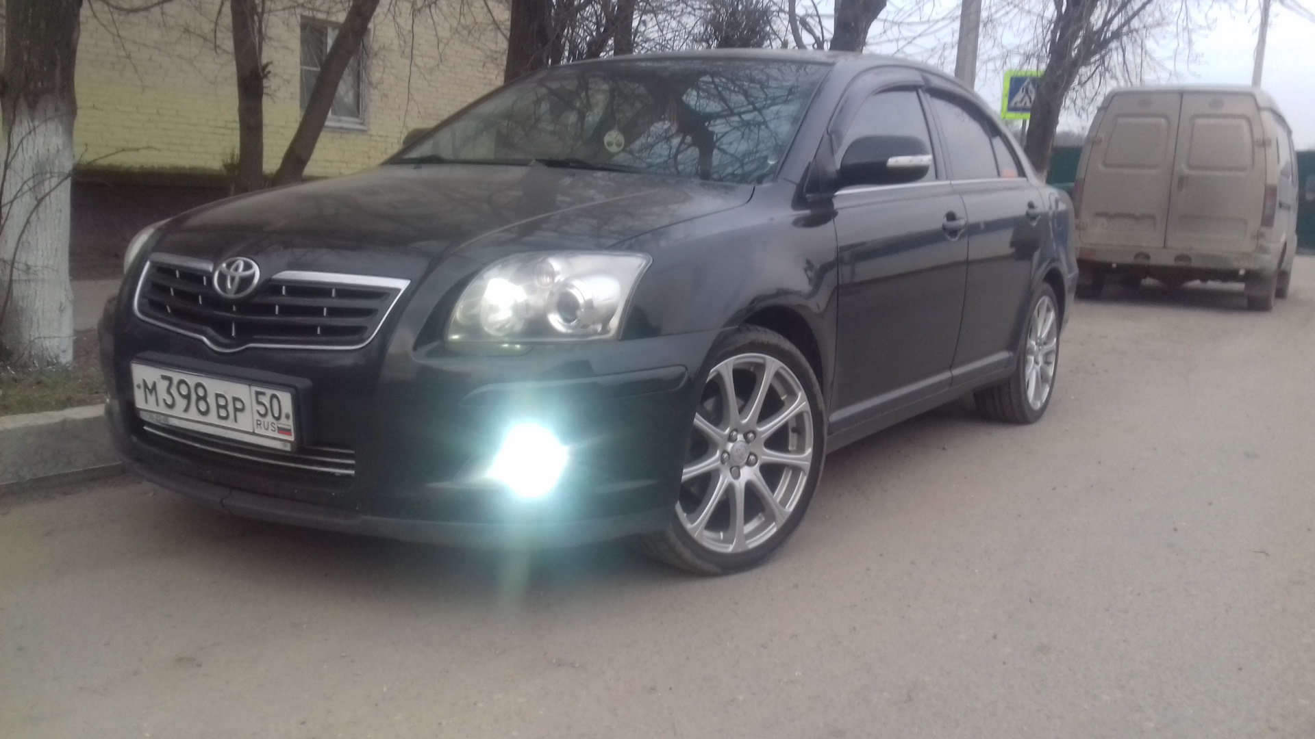 Toyota Avensis rays r17