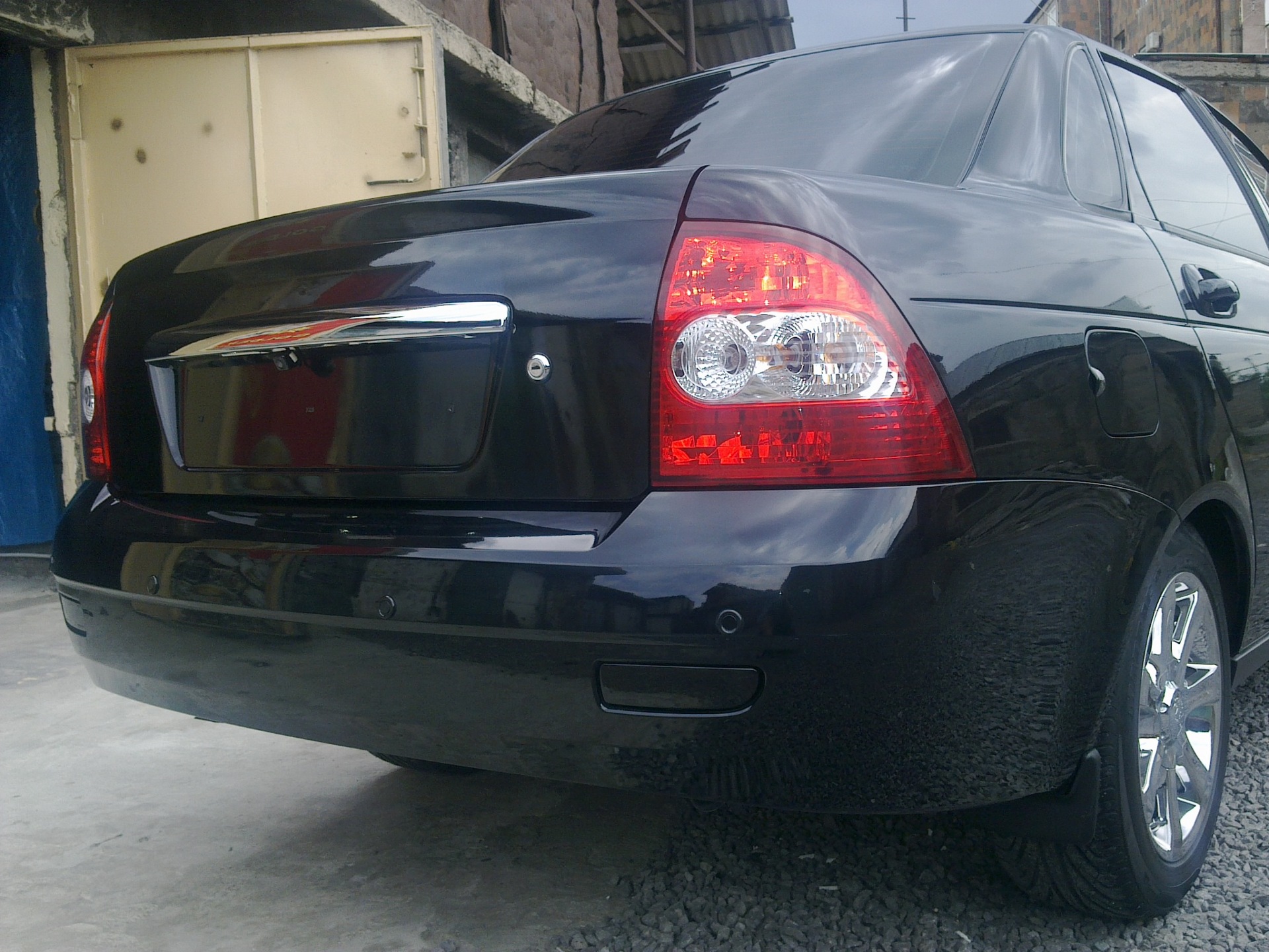 задний бампер приора седан в цвет