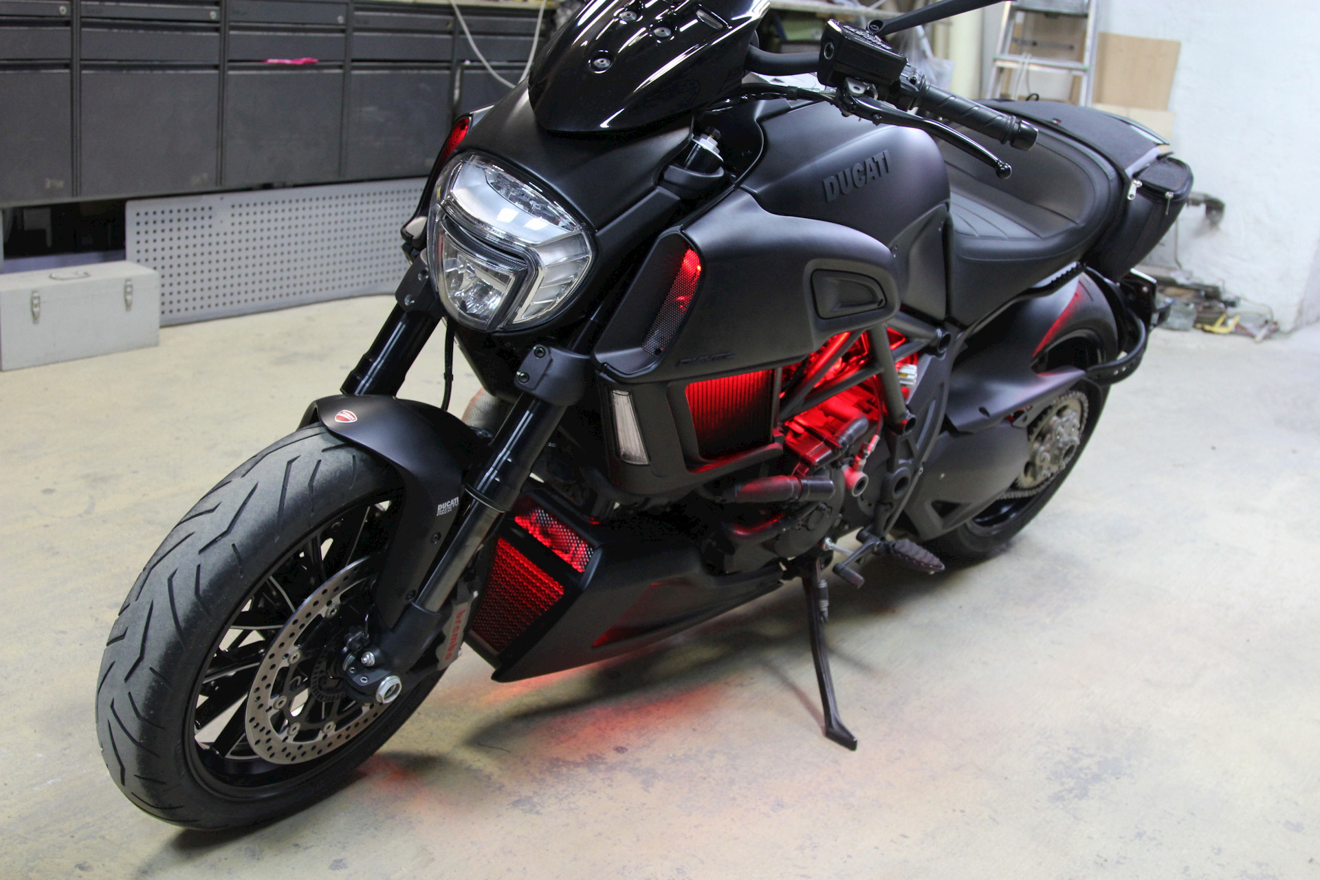 Ducati Diavel Red frame