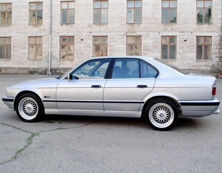 5 1991 года. BMW e34 серебристая. БМВ 34 серебристый. BMW e34 540 Silver. BMW 540 1991.