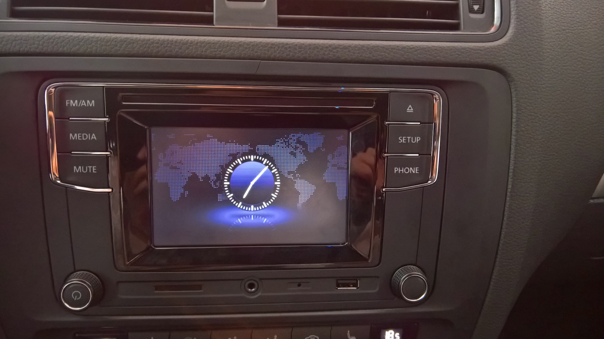 Rcd 880 pro. Магнитола RCD 330. RCD 880. Аудиосистема RCD 330g. RCD 330 магнитола Volkswagen.