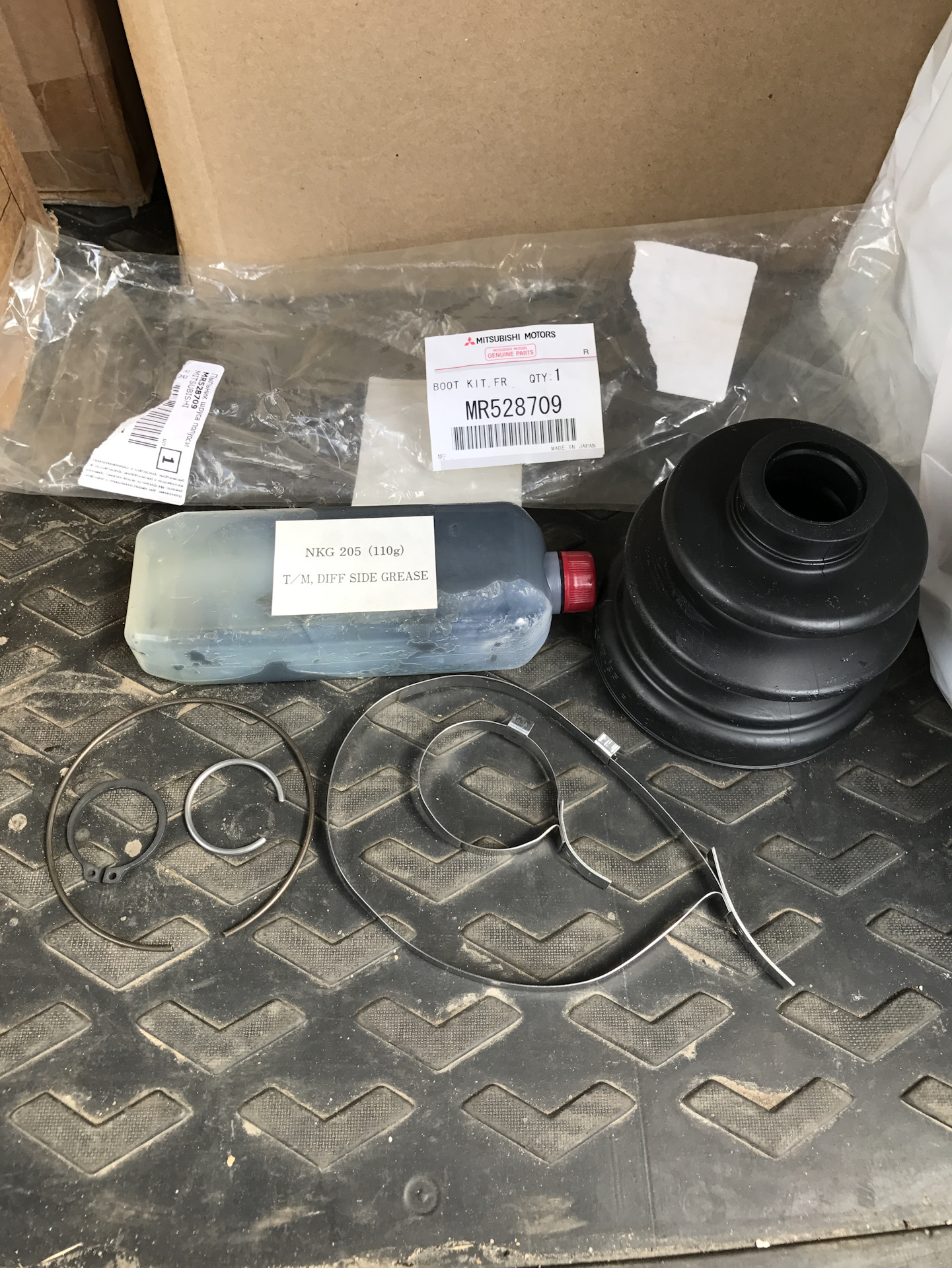 Пыльник mitsubishi. Mitsubishi mr528709. Mr528709 пыльник шруса. Mitsubishi mr528709 Размеры. Mr528709.