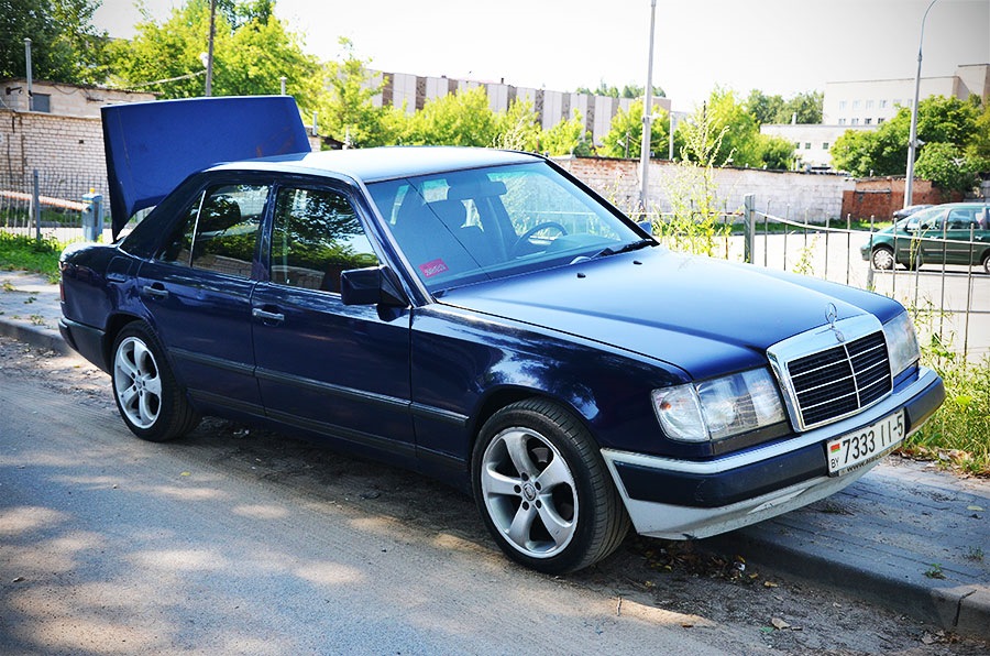 Mercedes Benz e class w124 синий