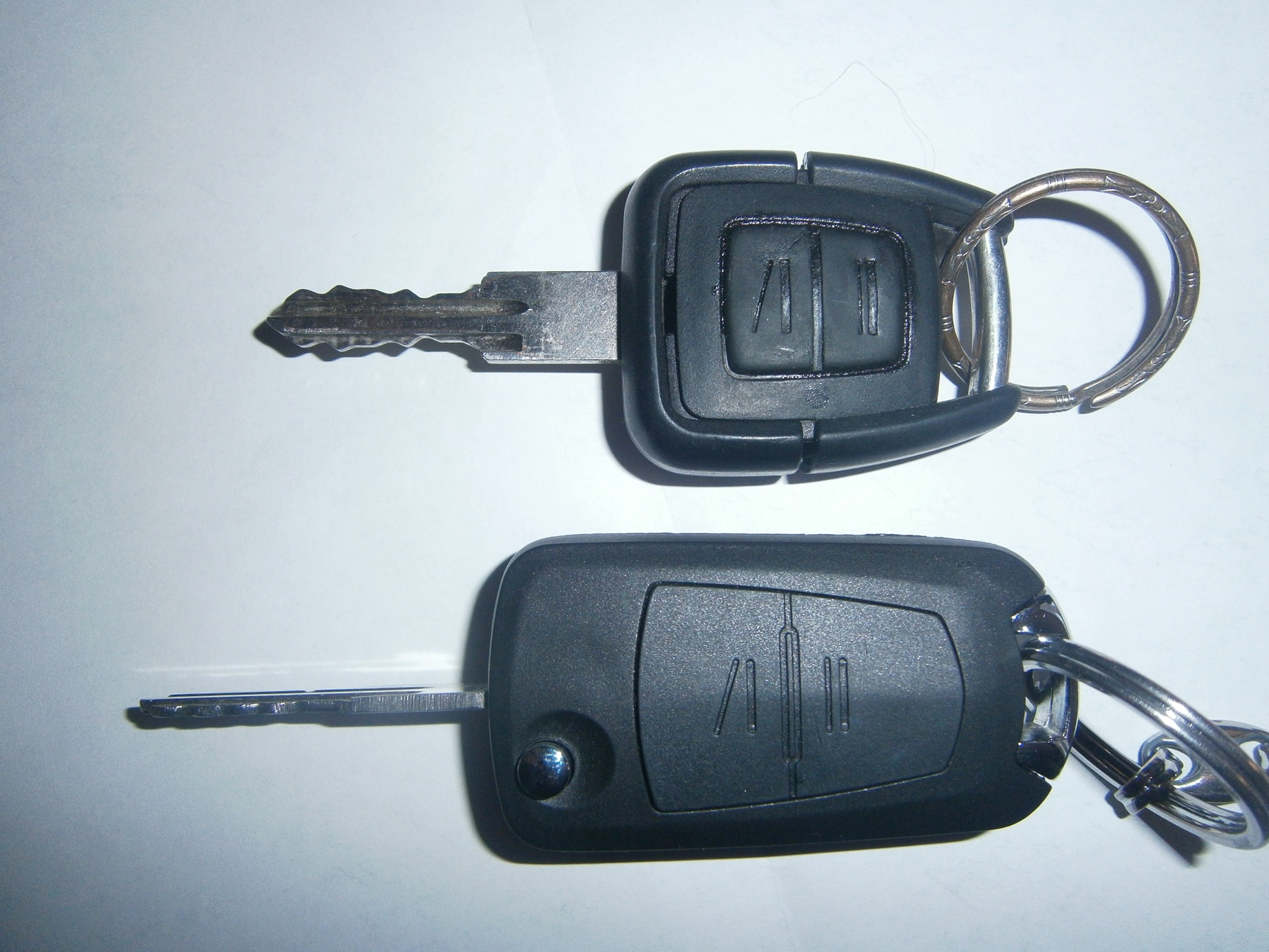 Ключи опель вектра б. Opel Astra g ключ. Ключ от Opel Astra g 2000. Ключ выкидной Opel Astra. Opel Astra g 2003 ключ зажигания.