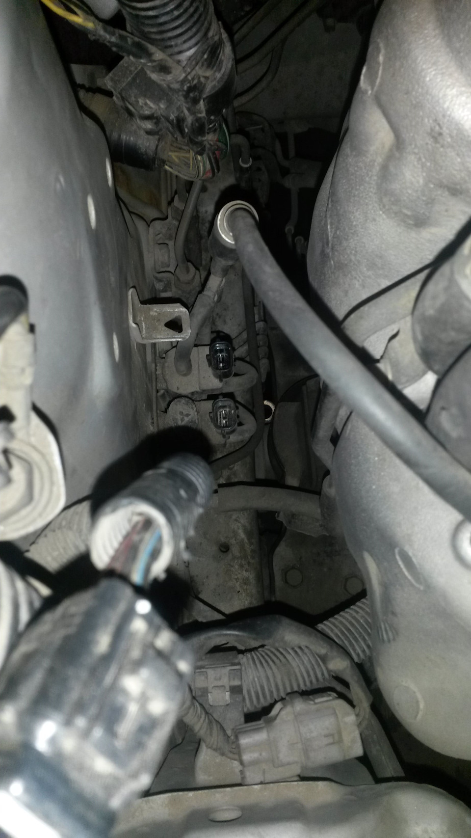 Разъёмы я уже снял — Mitsubishi Pajero iO