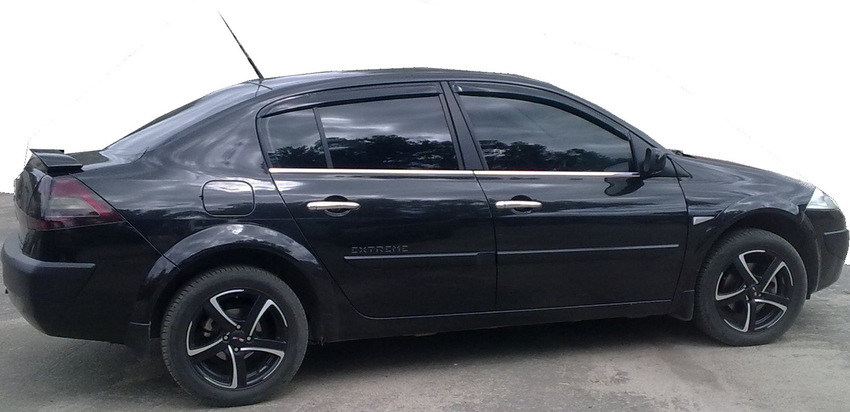 Рено Меган 2 седан черный на литье
