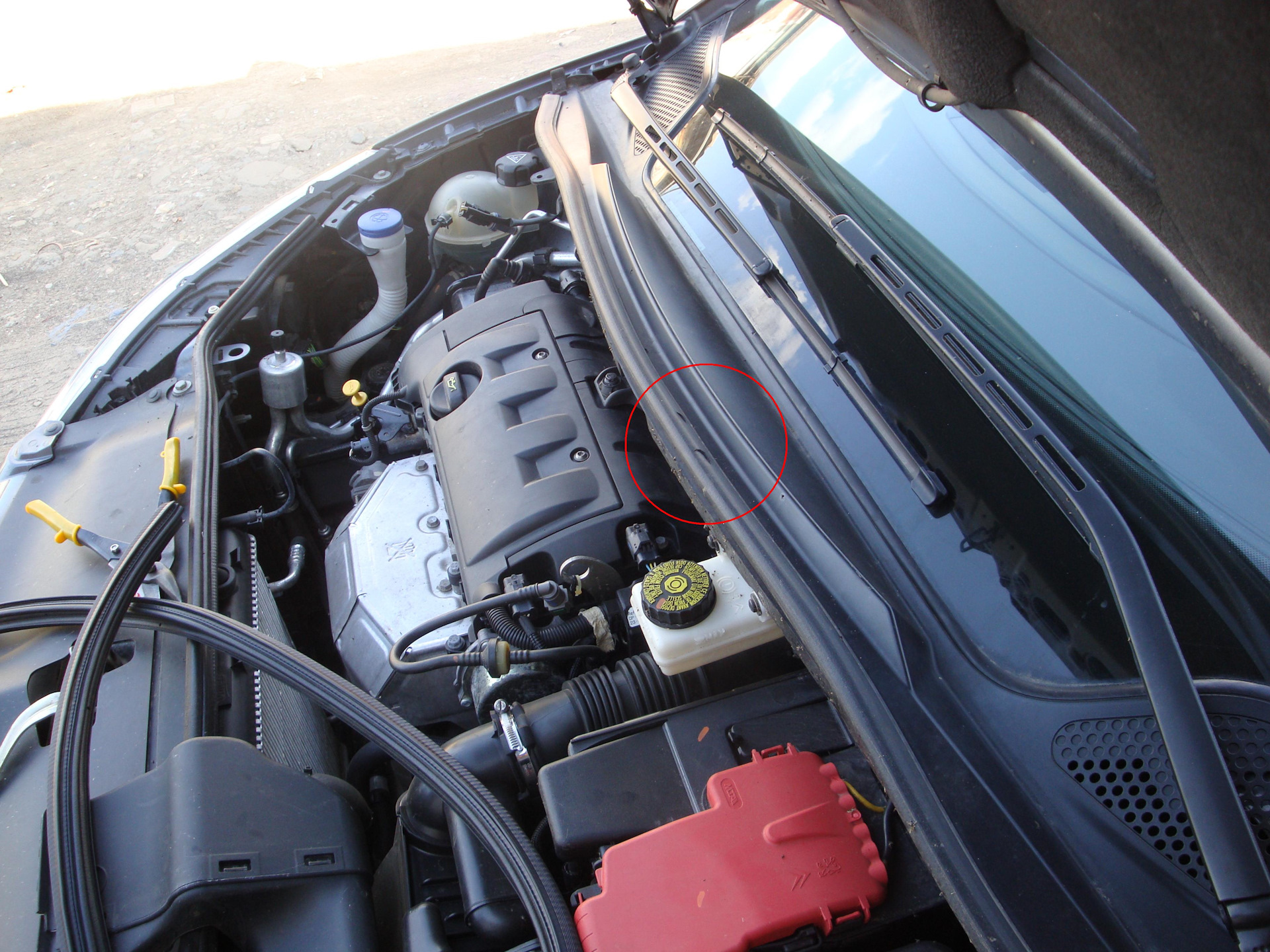 Уплотнитель капота ситроен. Уплотнитель капота ситроен. Peugeot partner 2 уплотнитель под капот. Внутренний уплотнитель стекла двери на volvo xc90. Уплотнитель капота ситроен.