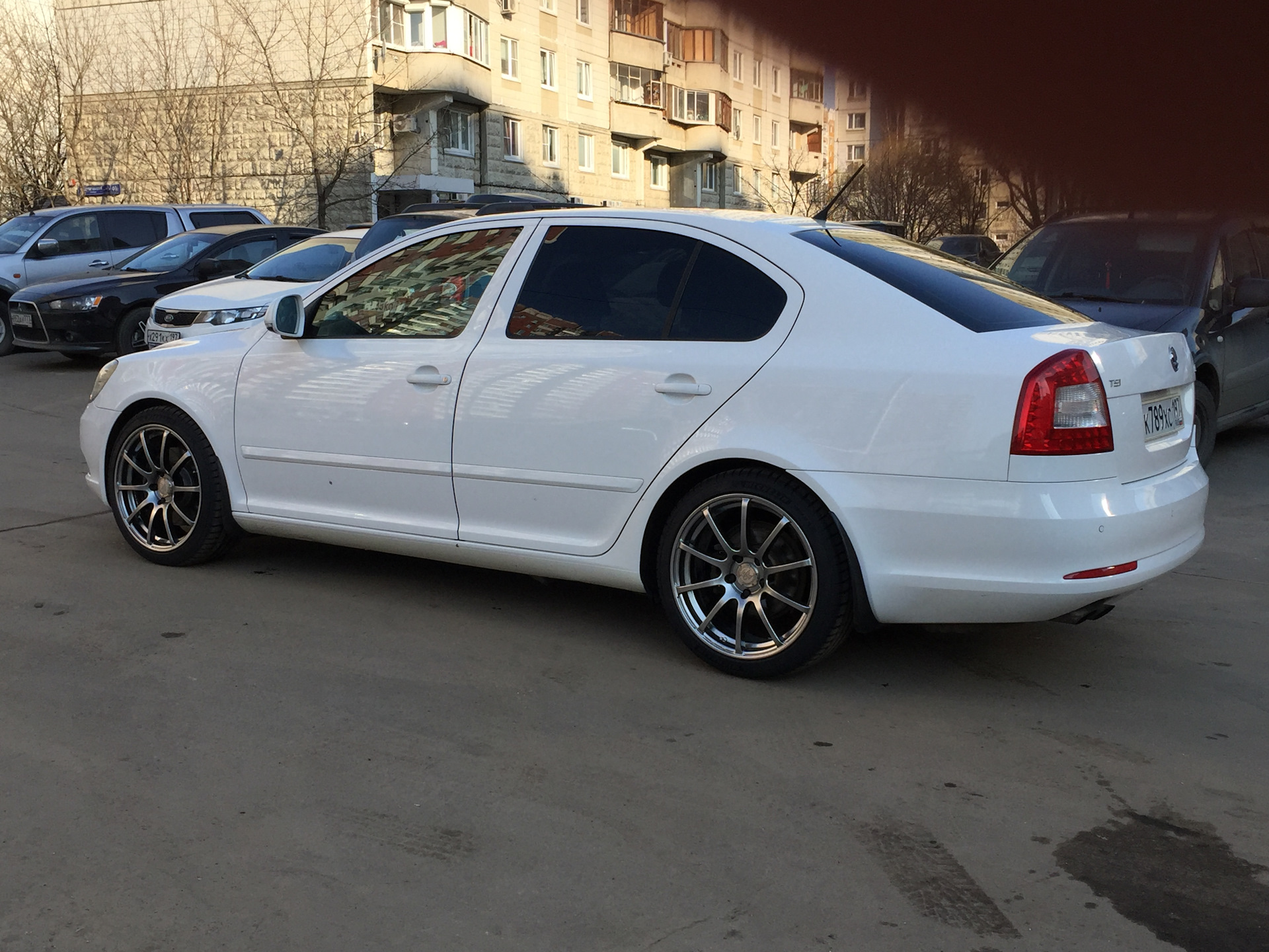 Диски шкода а5. Skoda Octavia a5 r18. Диски Skoda a5. Стоковые диски на октавию а5 р16.