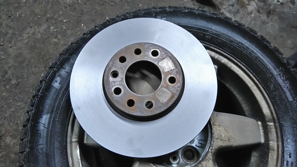 Устранение биения руля — проточка тормозных дисков и замена рулевых ...