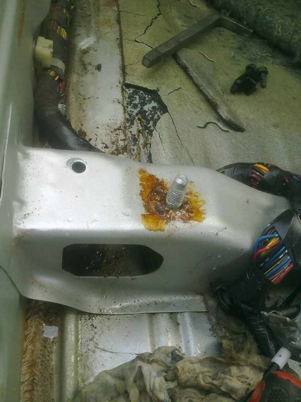 неприятность, где мой цинкарь?) — Mitsubishi Carisma