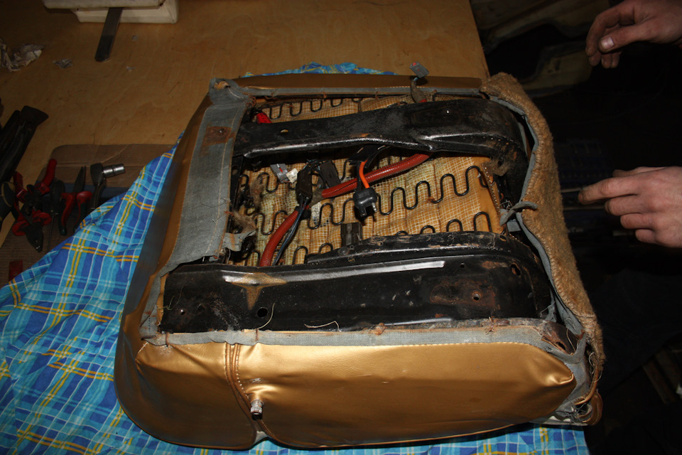 Напольное покрытие и разборка сидений — Ford Thunderbird VI, 7,5 л ...