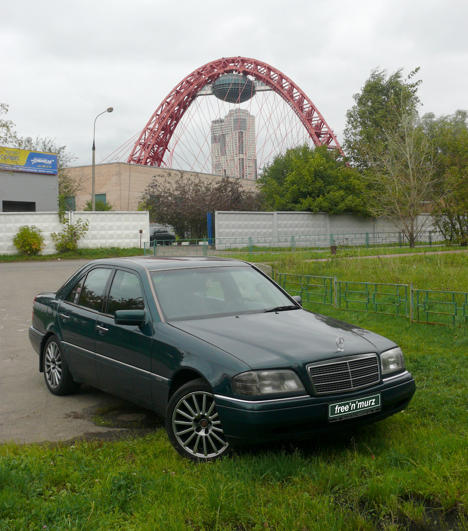 Осенняя фотосессия в пасмурную погоду — Mercedes-Benz C-class (W202), 2,8  л, 1995 года | фотография | DRIVE2