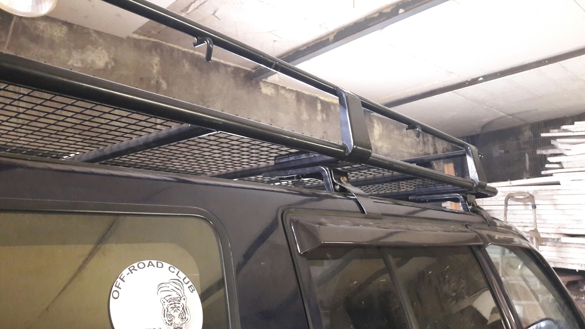 Багажник на крышу isuzu trooper. Isuzu bighorn багажник. Opel monterey багажник. Isuzu bighorn багажник. Багажник на крышу isuzu trooper.