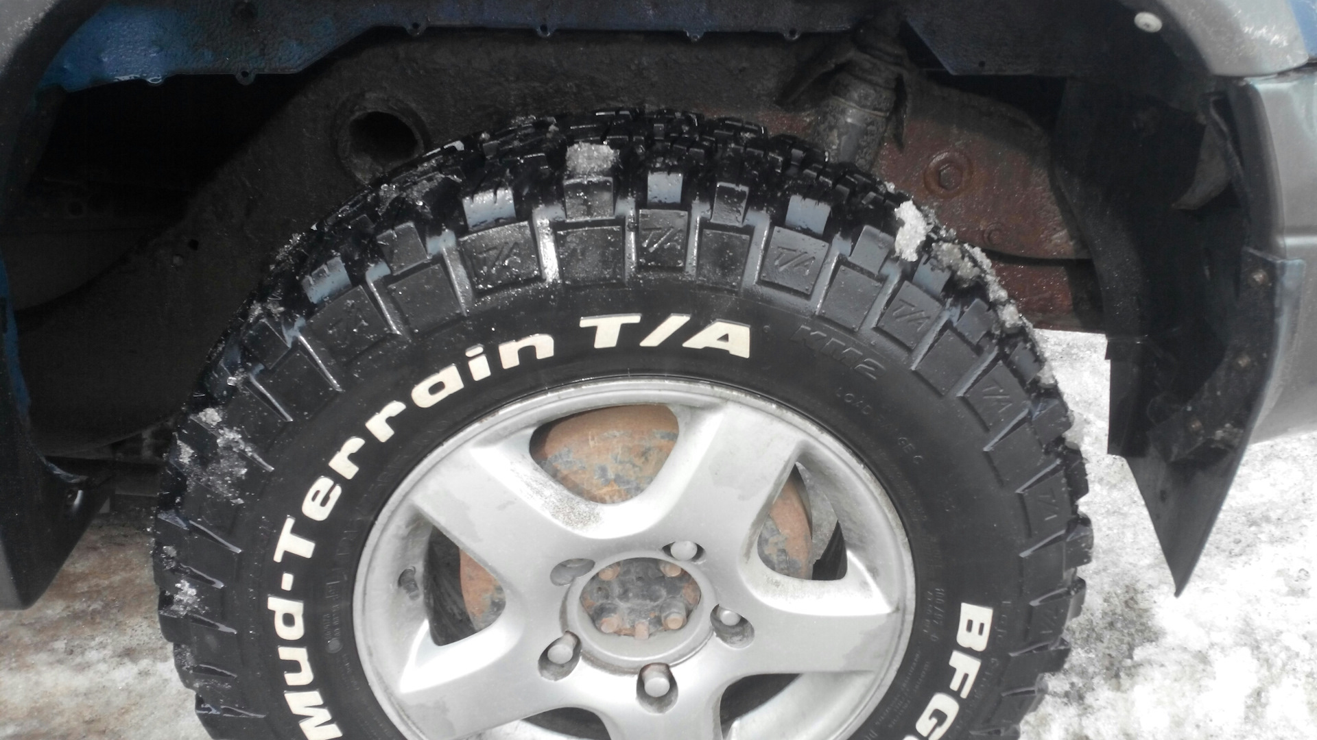 Продам колеса в сборе: шины BFGoodrich Mud-Terrain KM2 215/75 R15 на штампо...