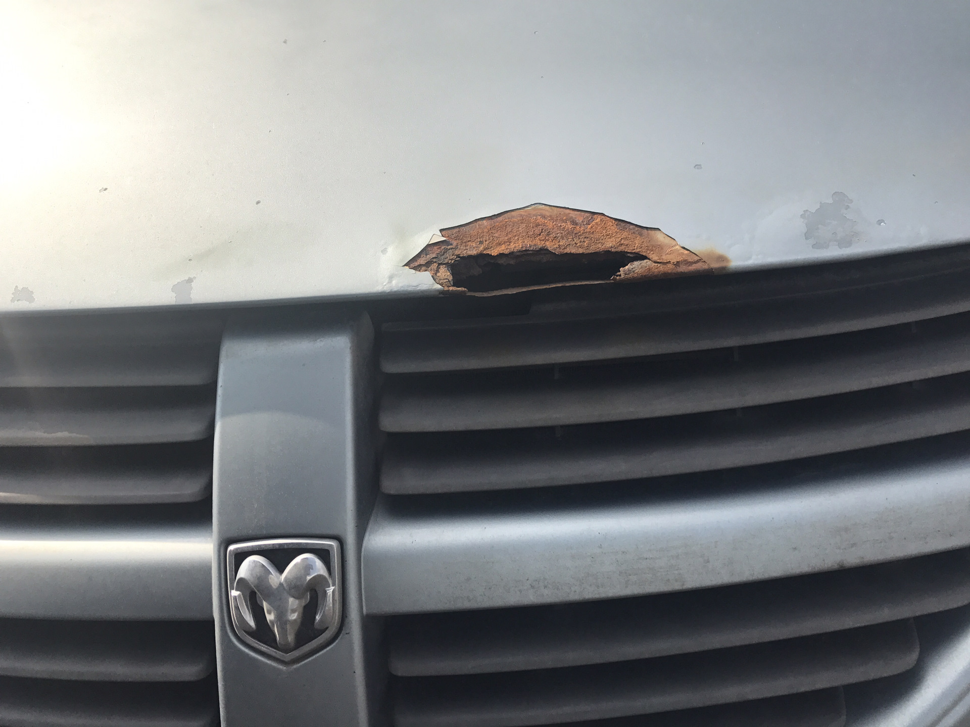 Капотоболь — Dodge Caravan IV, 2,4 л, 2005 года | кузовной ремонт | DRIVE2