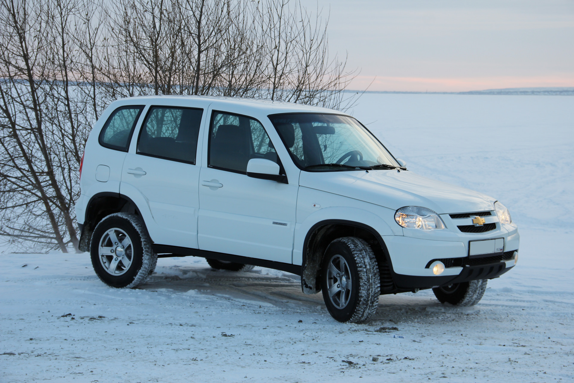 Нива шевроле 2004. Нива Шевроле 2004 белая. Chevrolet Niva gl. Chevrolet Niva удлиненная. Лада Нива Шевроле удлиненная.