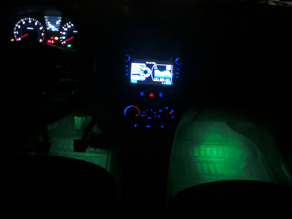 Подсветка ног — Hyundai Solaris (1G), 1,6 л, 2012 года | тюнинг | DRIVE2